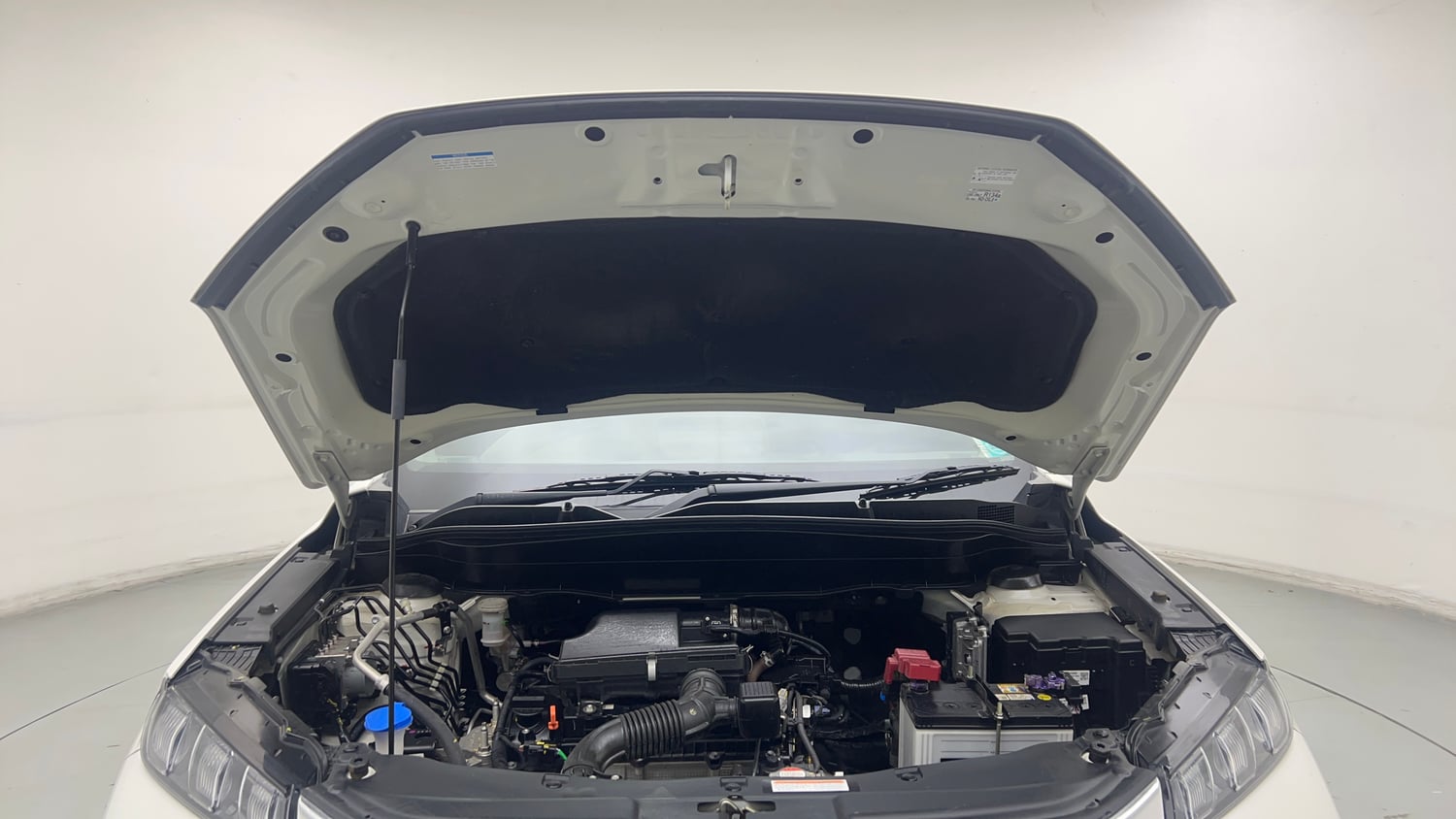 Used 2025 Maruti Suzuki Grand Vitara Delta Smart Hybrid Petrol Manual engine ENGINE & BONNET OPEN FRONT VIEW