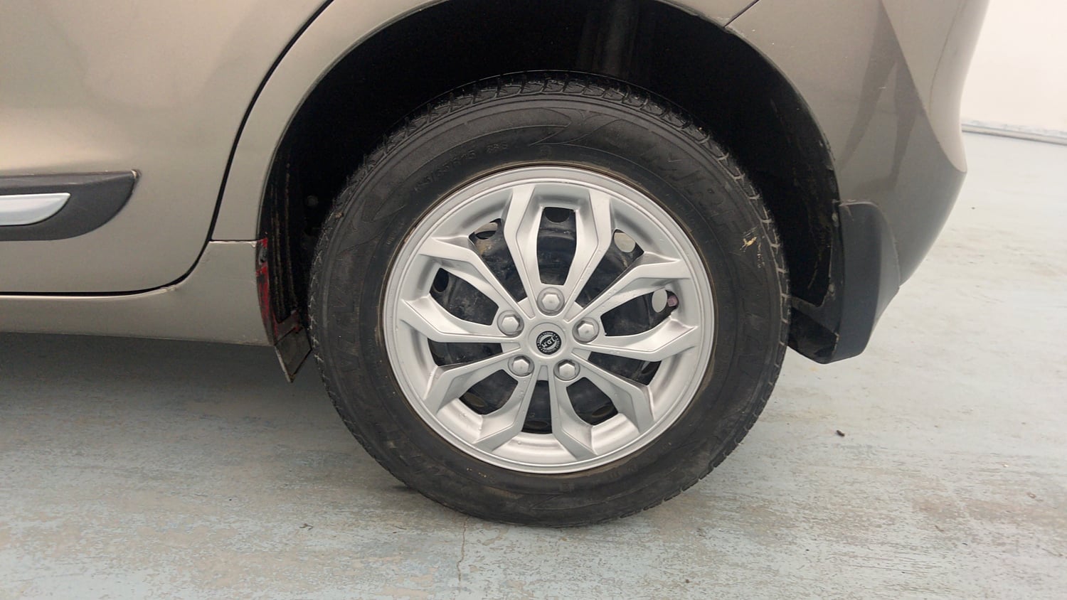 Used 2019 Maruti Suzuki Baleno Delta Petrol Manual tyres LEFT REAR TYRE RIM VIEW