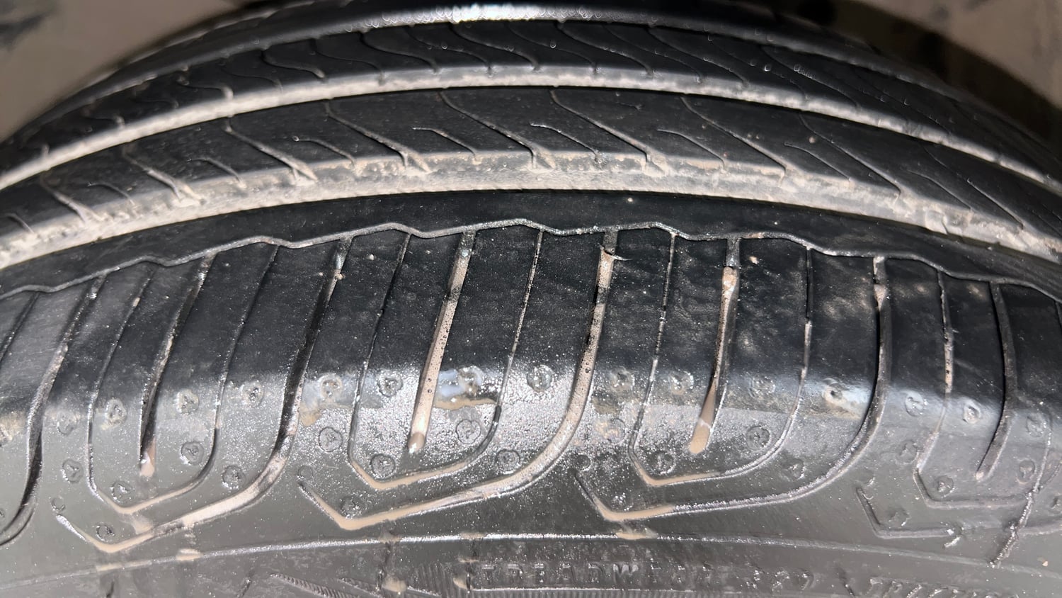Used 2025 Honda Amaze VX 1.2 Petrol CVT Petrol Automatic tyres LEFT FRONT TYRE TREAD VIEW