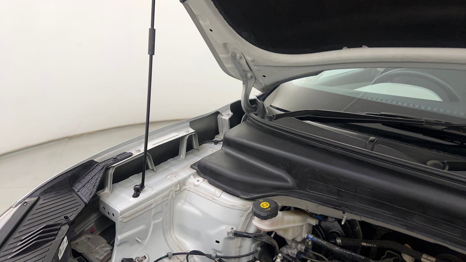 Used 2022 Hyundai Creta SX 1.5 Petrol Petrol Manual engine ENGINE RIGHT SIDE HINGE & APRON VIEW