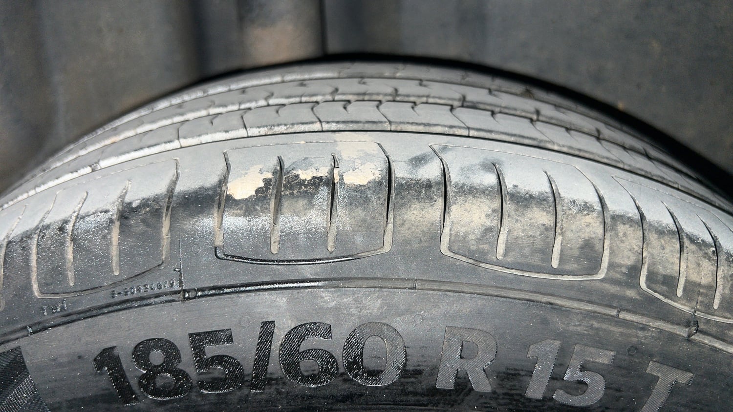 Used 2014 Volkswagen Polo Highline1.2L (P) Petrol Manual tyres RIGHT REAR TYRE TREAD VIEW