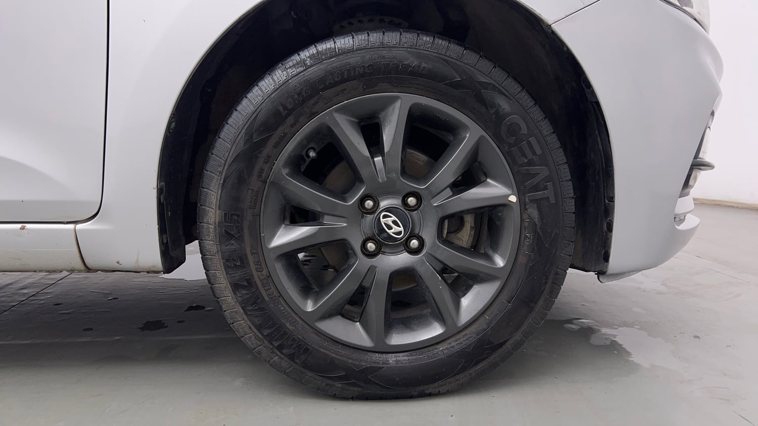 Used 2018 Hyundai Elite i20 Asta 1.2 Petrol Manual tyres RIGHT FRONT TYRE RIM VIEW