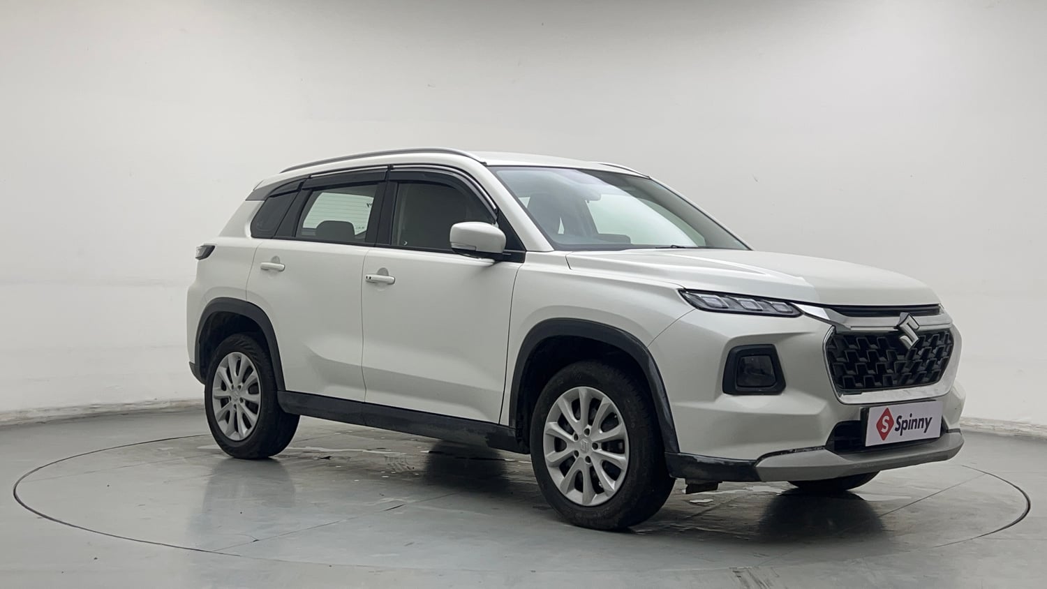 Used 2025 Maruti Suzuki Grand Vitara Delta Smart Hybrid Petrol Manual exterior RIGHT FRONT CORNER VIEW