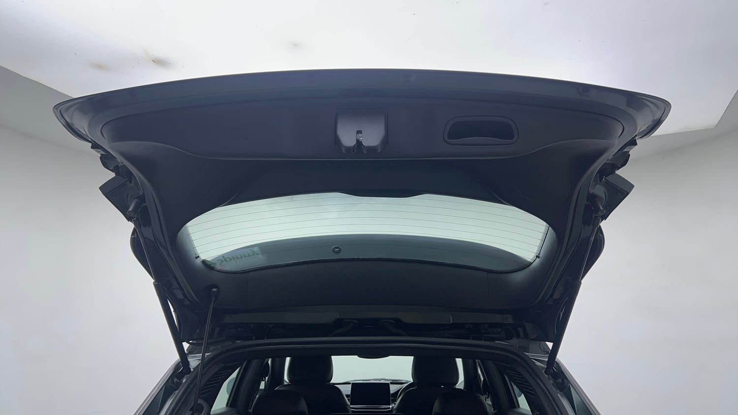 Used 2022 Jeep Compass Model S (O) 1.4 Petrol DCT Petrol Automatic interior DICKY DOOR OPEN VIEW
