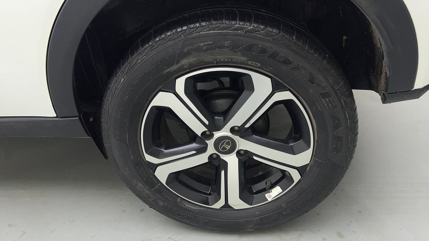 Used 2023 Tata Nexon XZA Plus (L) Petrol Automatic tyres LEFT REAR TYRE RIM VIEW