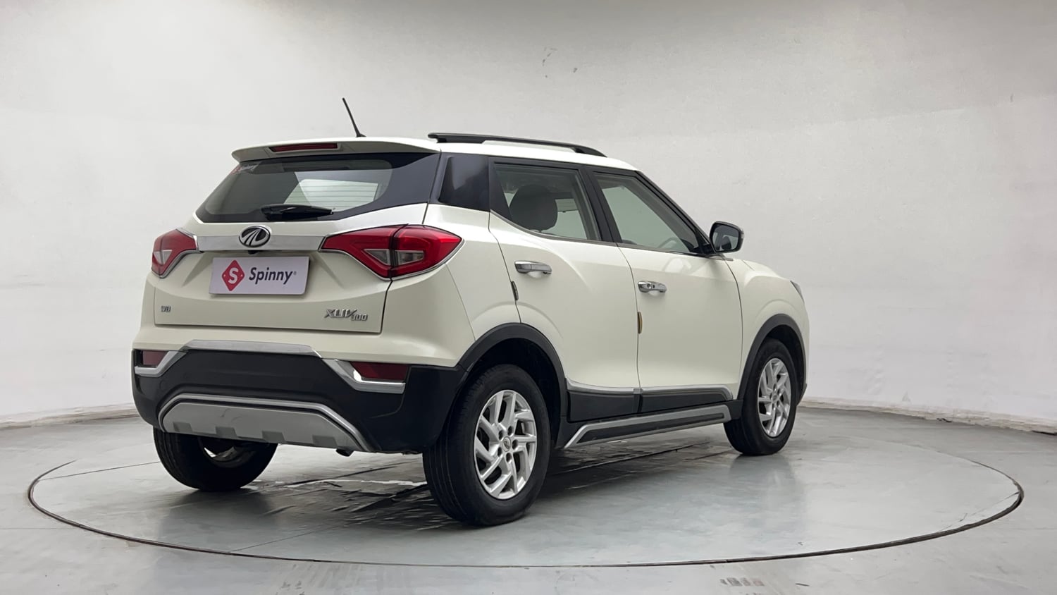Used 2022 Mahindra XUV 300 W8 1.2 Petrol Petrol Manual exterior RIGHT REAR CORNER VIEW