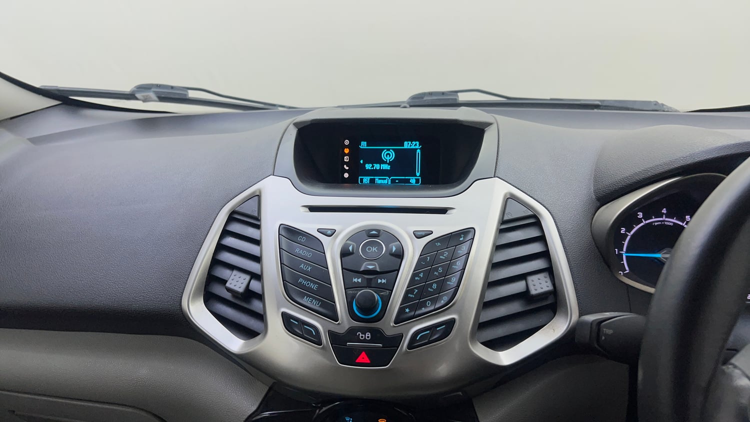 Used 2015 Ford EcoSport Titanium 1.5 Ti-VCT AT Petrol Automatic top_features Integrated (in-dash) music system