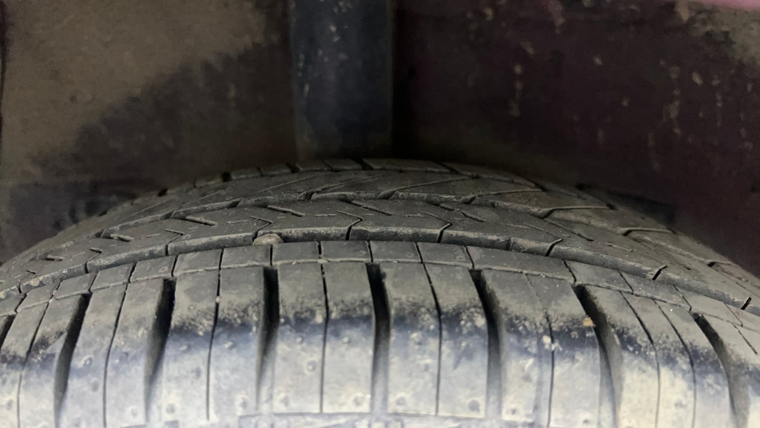 Used 2014 Hyundai Grand i10 Sportz 1.2 Kappa VTVT Petrol Manual tyres RIGHT REAR TYRE TREAD VIEW
