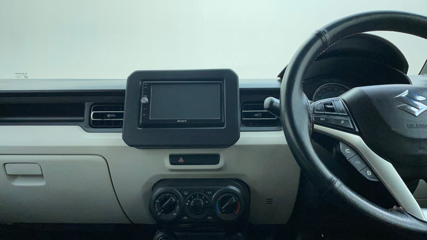 Used 2017 Maruti Suzuki Ignis Zeta 1.2 AMT Petrol Automatic interior MUSIC SYSTEM & AC CONTROL VIEW