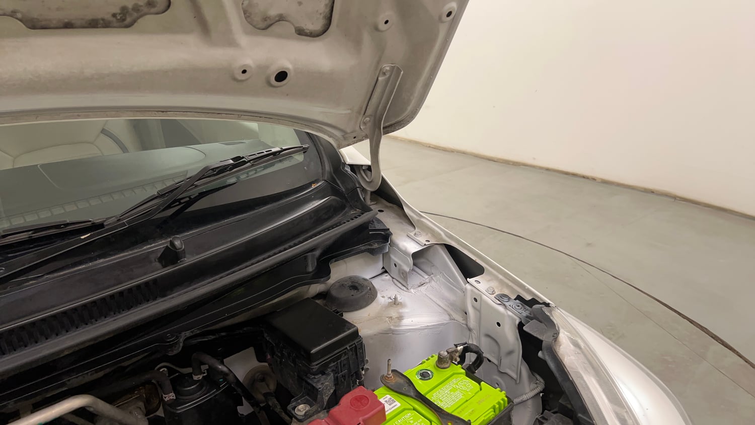 Used 2017 Maruti Suzuki Celerio VXi AMT Petrol Automatic engine ENGINE LEFT SIDE HINGE & APRON VIEW