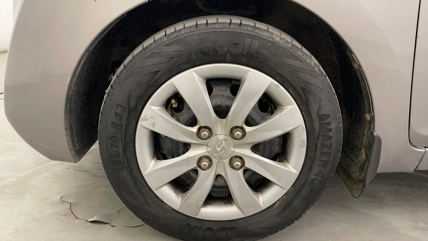Used 2013 Hyundai Eon Magna Petrol Manual tyres LEFT FRONT TYRE RIM VIEW