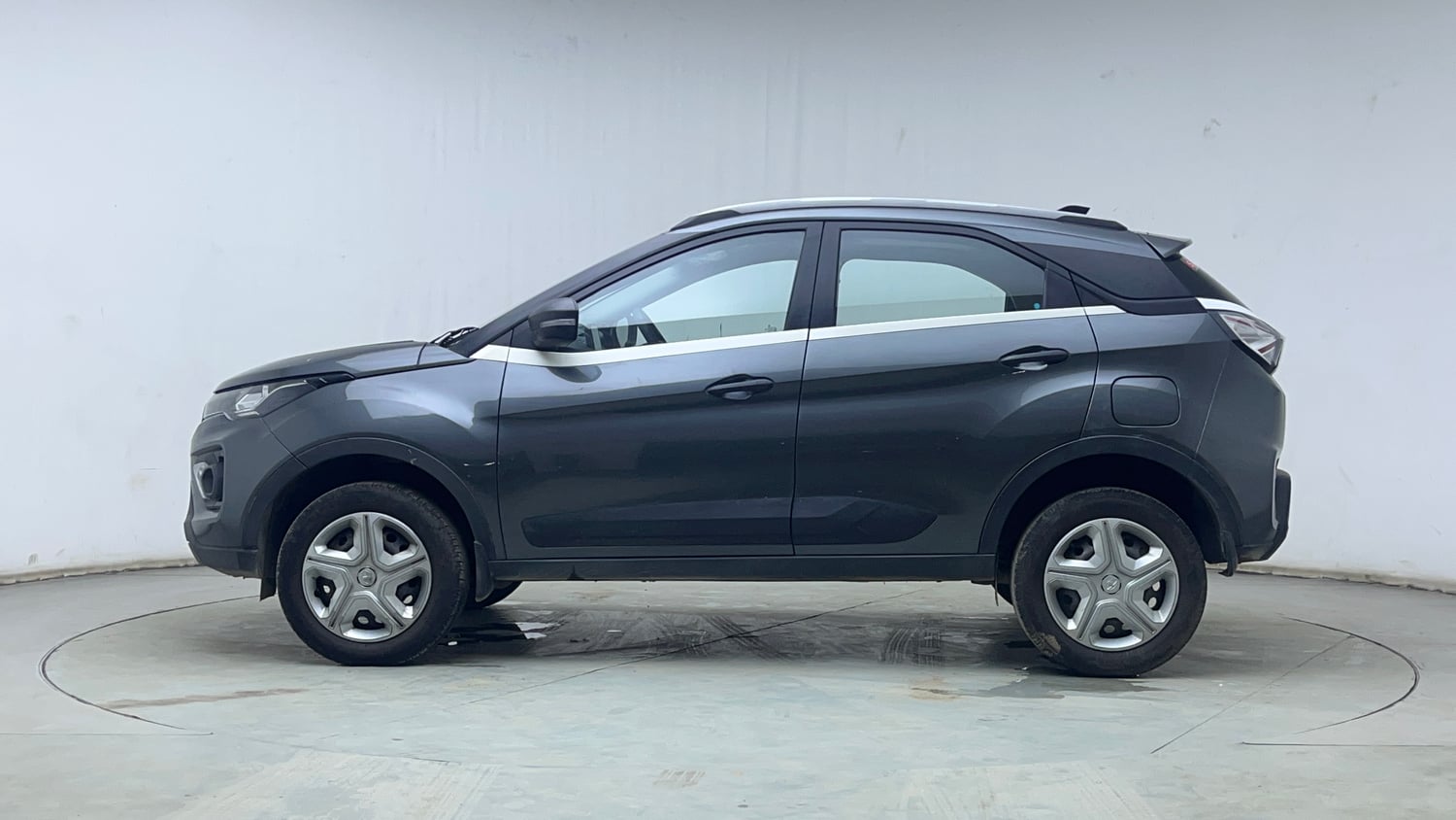 Used 2022 Tata Nexon XM Plus (S) Petrol Manual exterior LEFT SIDE VIEW