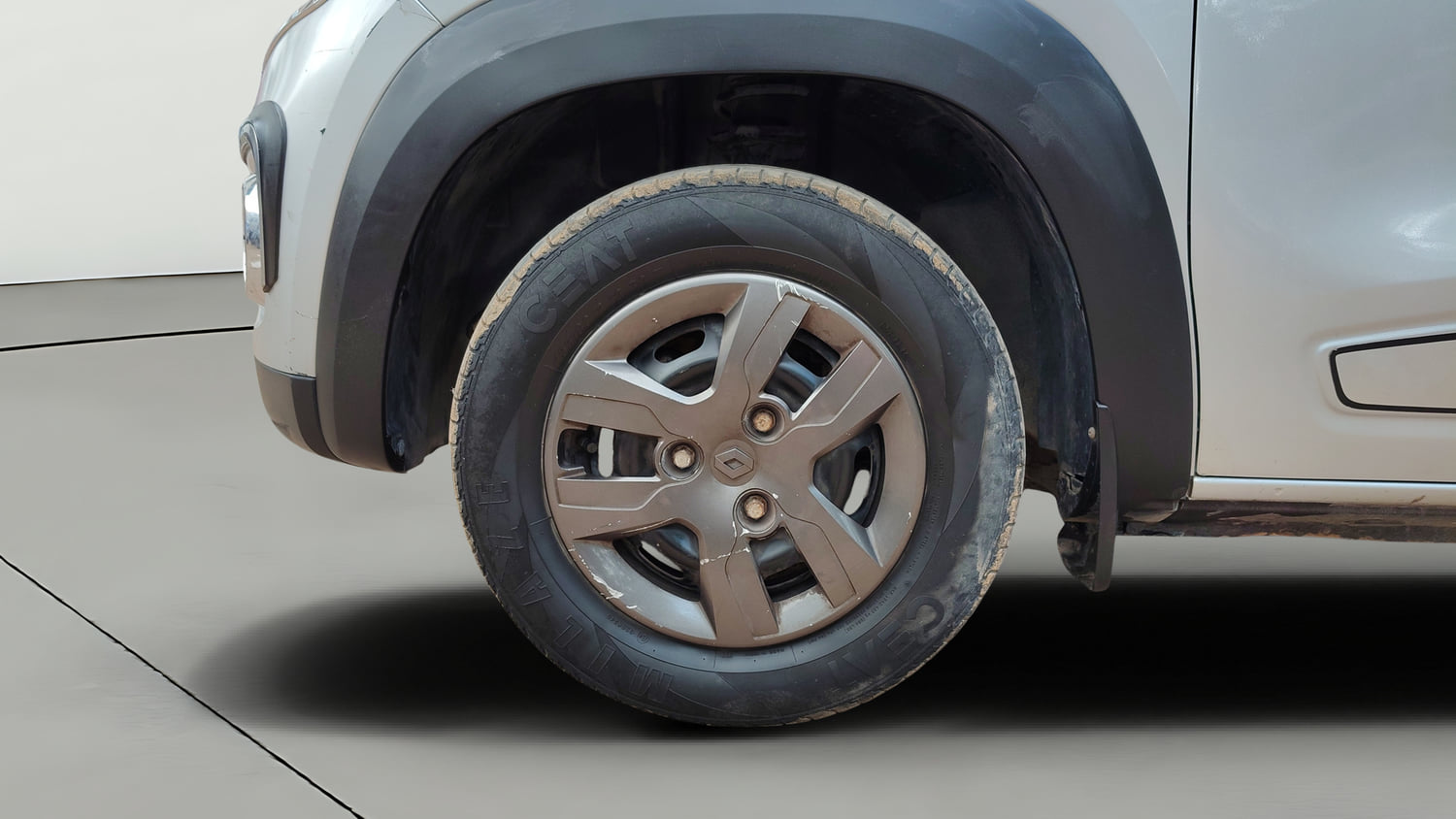 Used 2018 Renault Kwid 1.0 RXT Petrol Manual tyres LEFT FRONT TYRE RIM VIEW