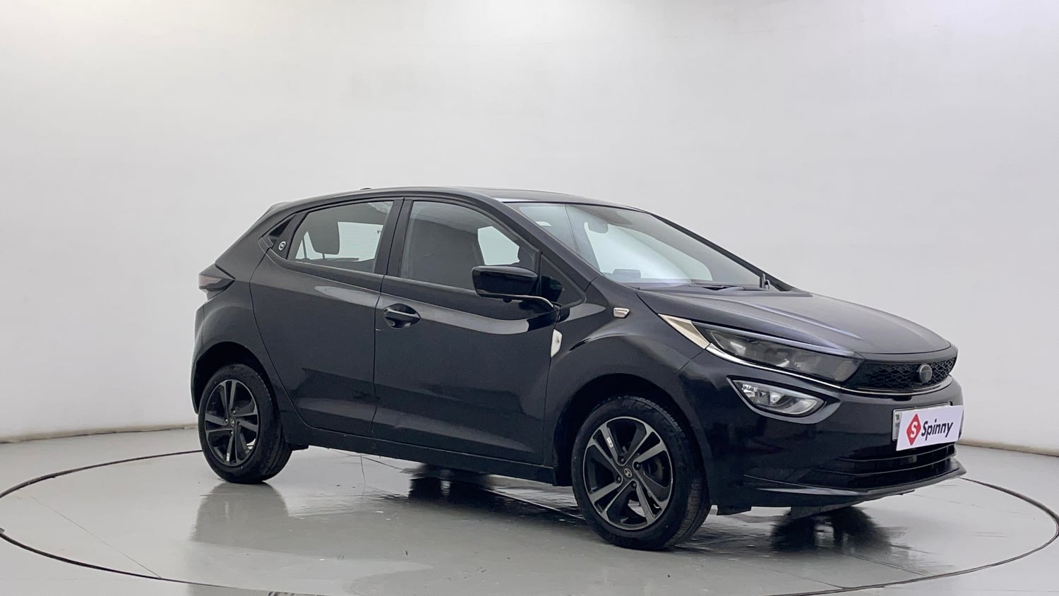 Used 2024 Tata Altroz XZ Plus (S) Dark Edition Petrol Manual exterior RIGHT FRONT CORNER VIEW
