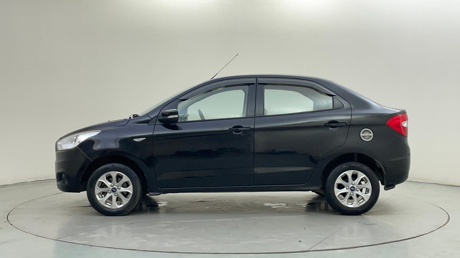 Used 2016 Ford Figo Aspire Titanium1.5 TDCi Diesel Manual exterior LEFT SIDE VIEW