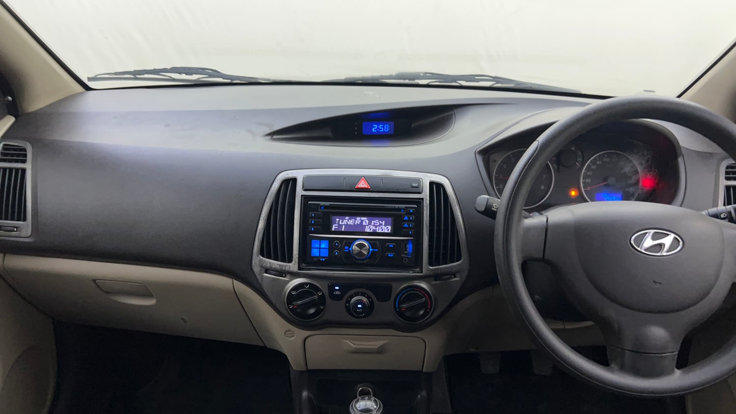 Used 2013 Hyundai i20 Era 1.2 Petrol Manual interior MUSIC SYSTEM & AC CONTROL VIEW