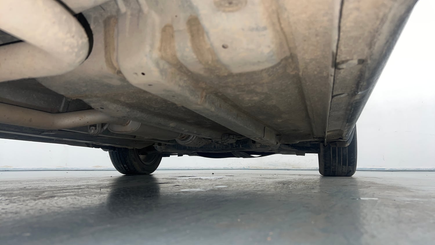 Used 2023 Hyundai Verna SX (O) 1.5 Turbo Petrol DCT Petrol Automatic extra REAR RIGHT UNDERBODY VIEW
