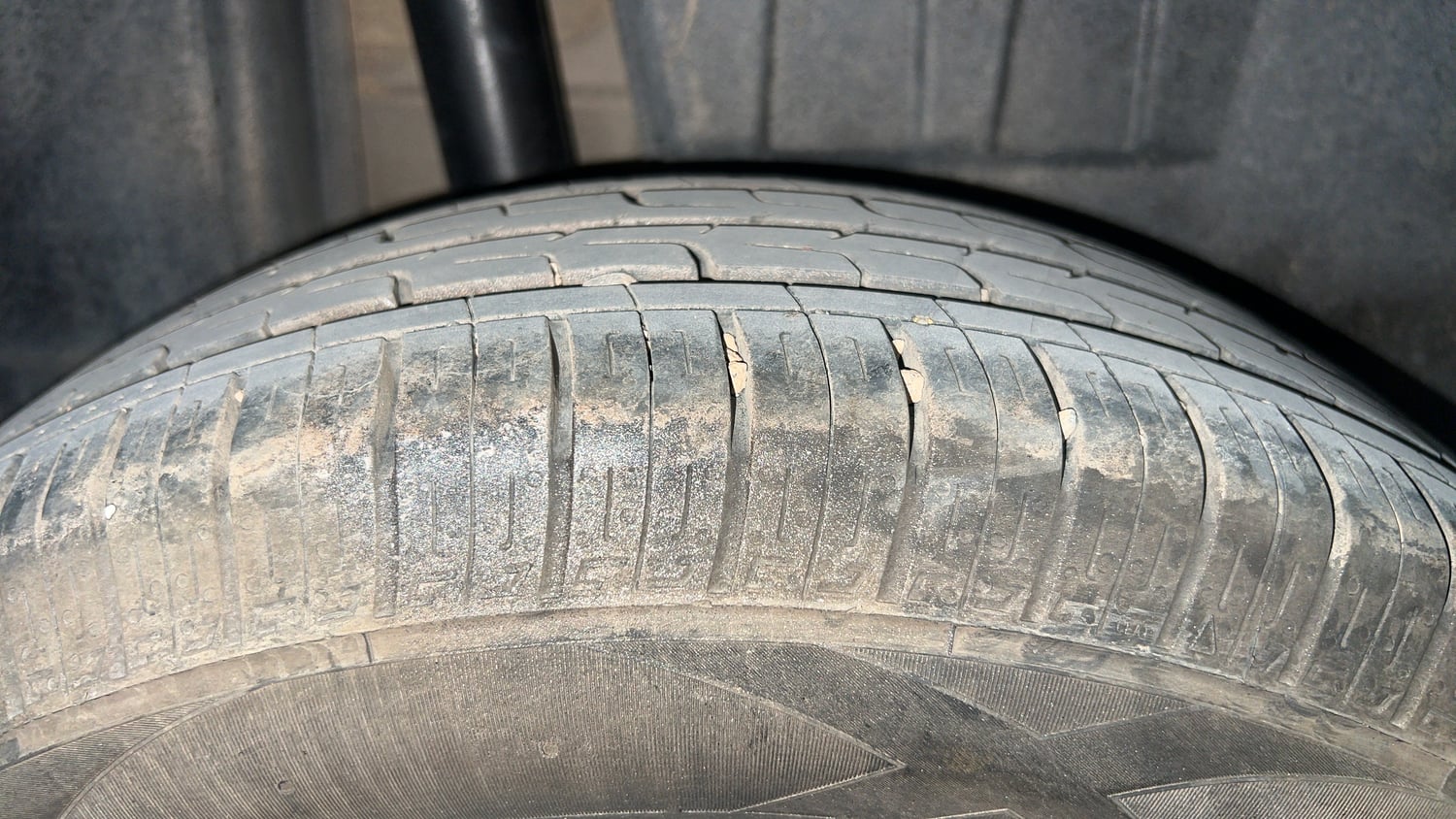 Used 2017 Maruti Suzuki Dzire ZXi Petrol Manual tyres RIGHT REAR TYRE TREAD VIEW