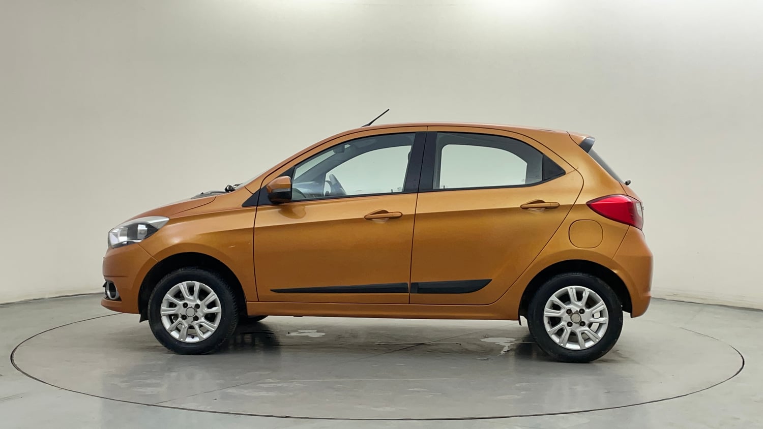 Used 2016 Tata Tiago Revotron XZ Petrol Manual exterior LEFT SIDE VIEW