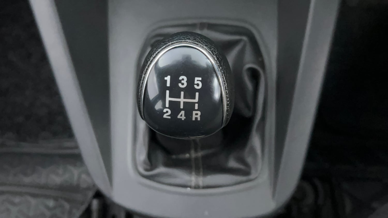 Used 2020 Ford Freestyle Titanium Plus 1.2 Ti-VCT Petrol Manual interior GEAR  KNOB VIEW