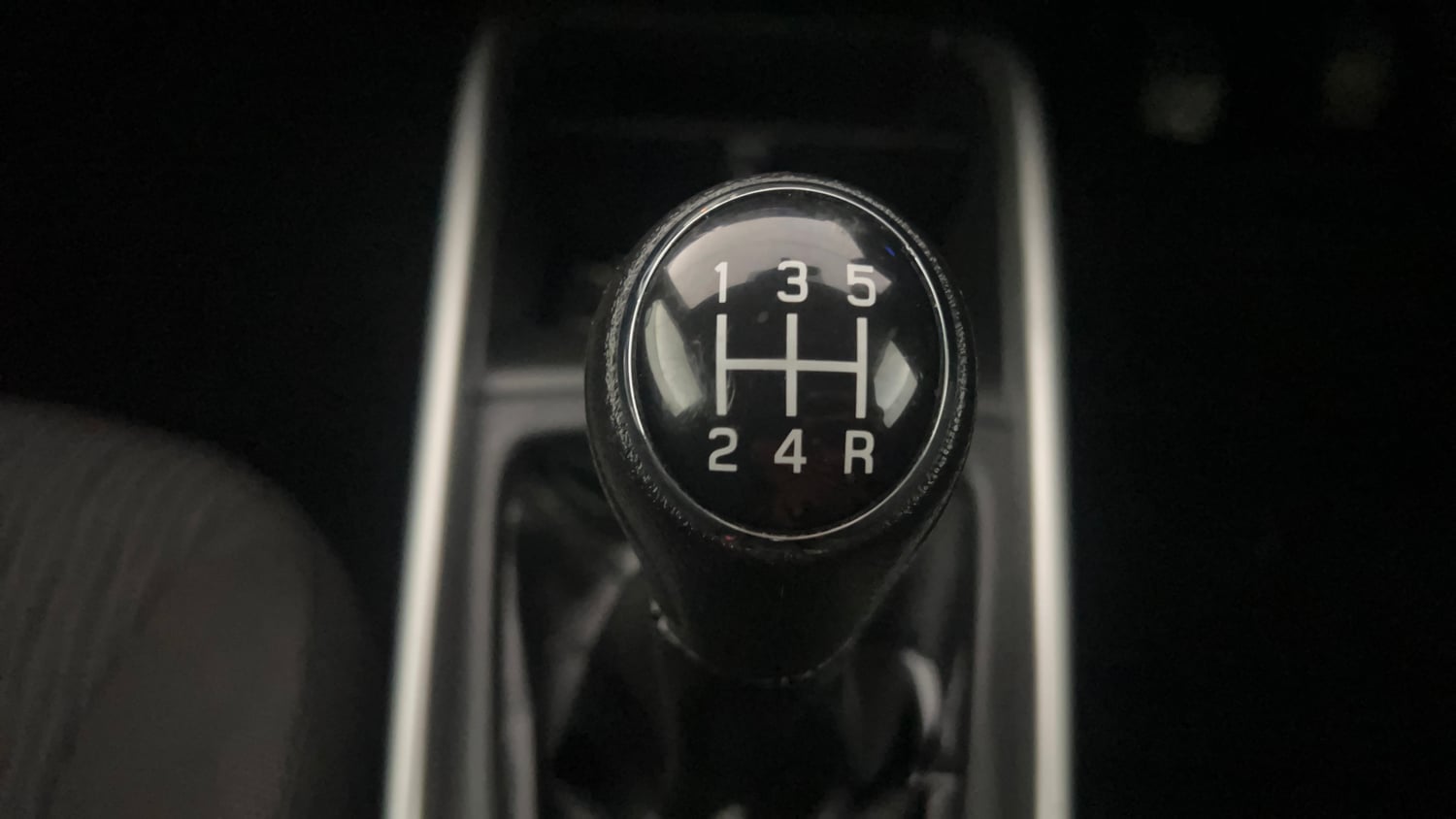 Used 2017 Maruti Suzuki Baleno Zeta 1.2 Petrol Manual interior GEAR  KNOB VIEW