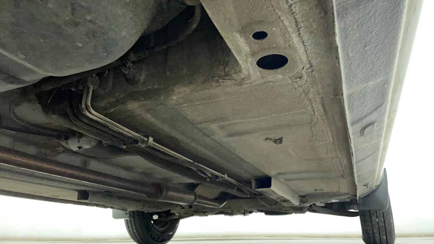 Used 2015 Renault Kwid RXT Petrol Manual extra REAR RIGHT UNDERBODY VIEW
