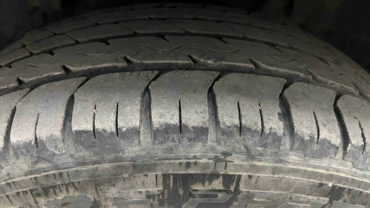 Used 2018 Tata Nexon XE Petrol Manual tyres LEFT FRONT TYRE TREAD VIEW