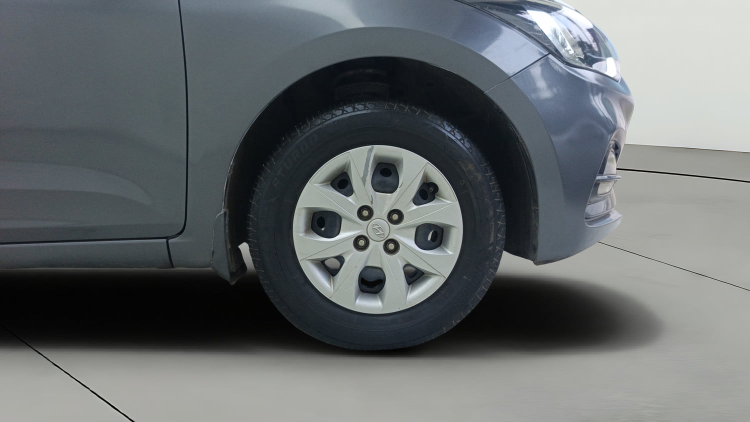 Used 2018 Hyundai Elite i20 Sportz 1.2 Petrol Manual tyres RIGHT FRONT TYRE RIM VIEW