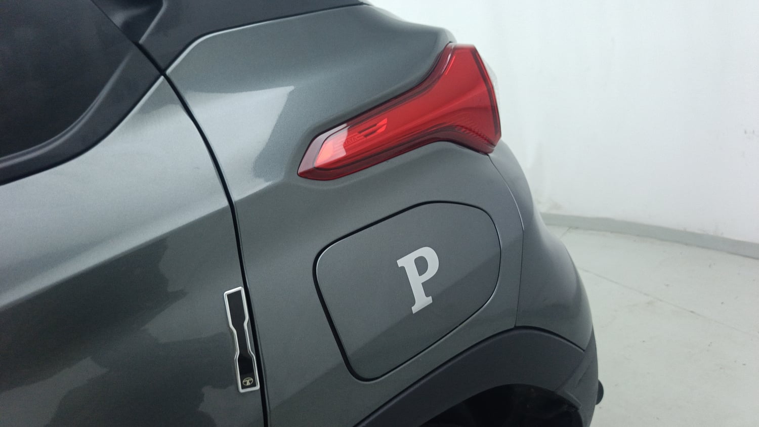 Used 2024 Tata Punch Accomplished Dazzle Pack MT Petrol Manual dents MINOR SCRATCH