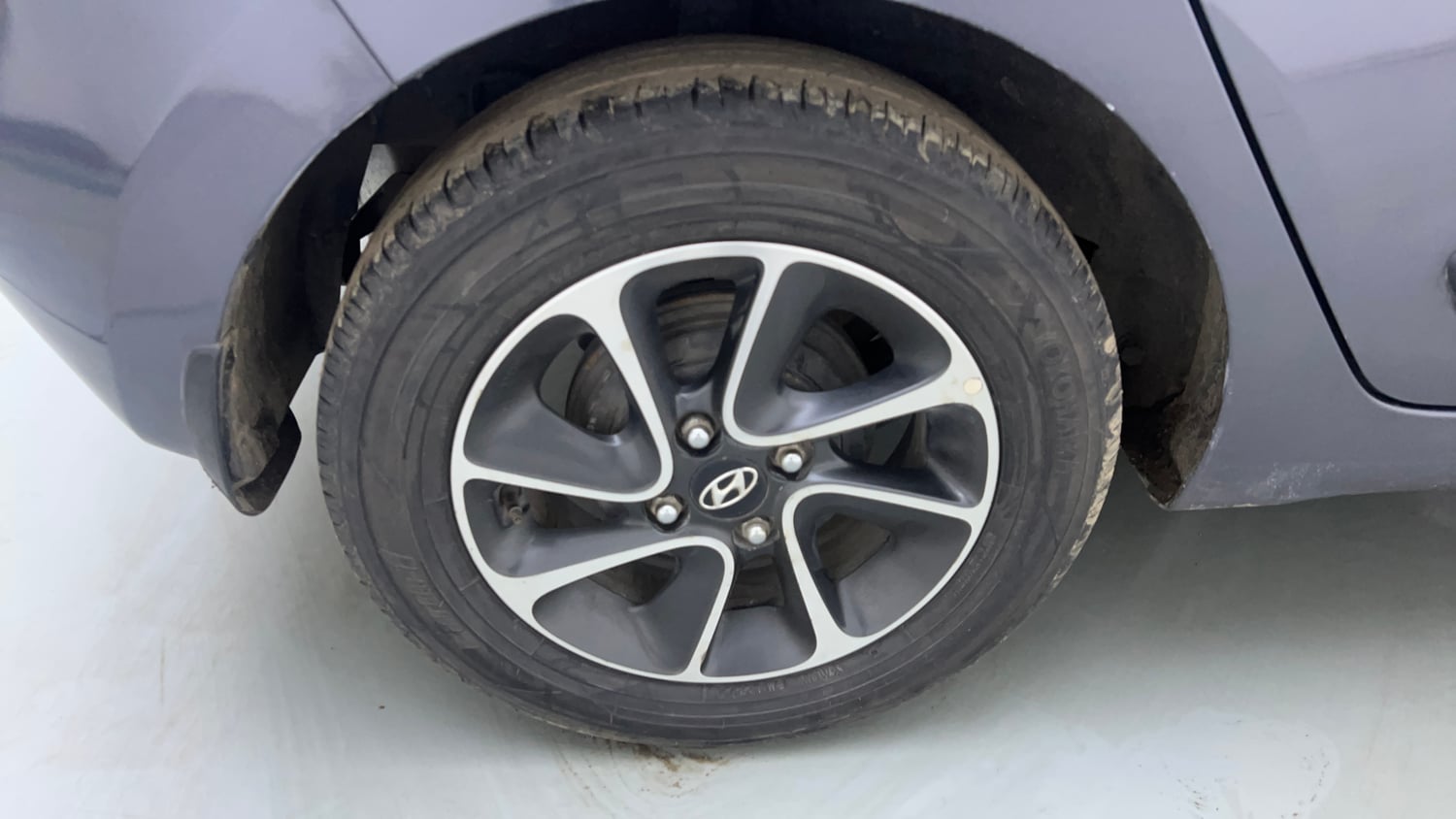 Used 2017 Hyundai Grand i10 Sportz (O) AT 1.2 Kappa VTVT Petrol Automatic tyres RIGHT REAR TYRE RIM VIEW