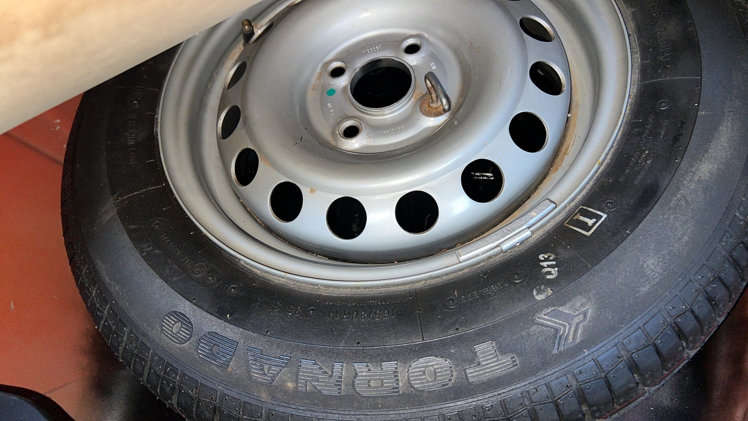 Used 2014 Maruti Suzuki Swift Dzire LXI Petrol Manual tyres SPARE TYRE VIEW