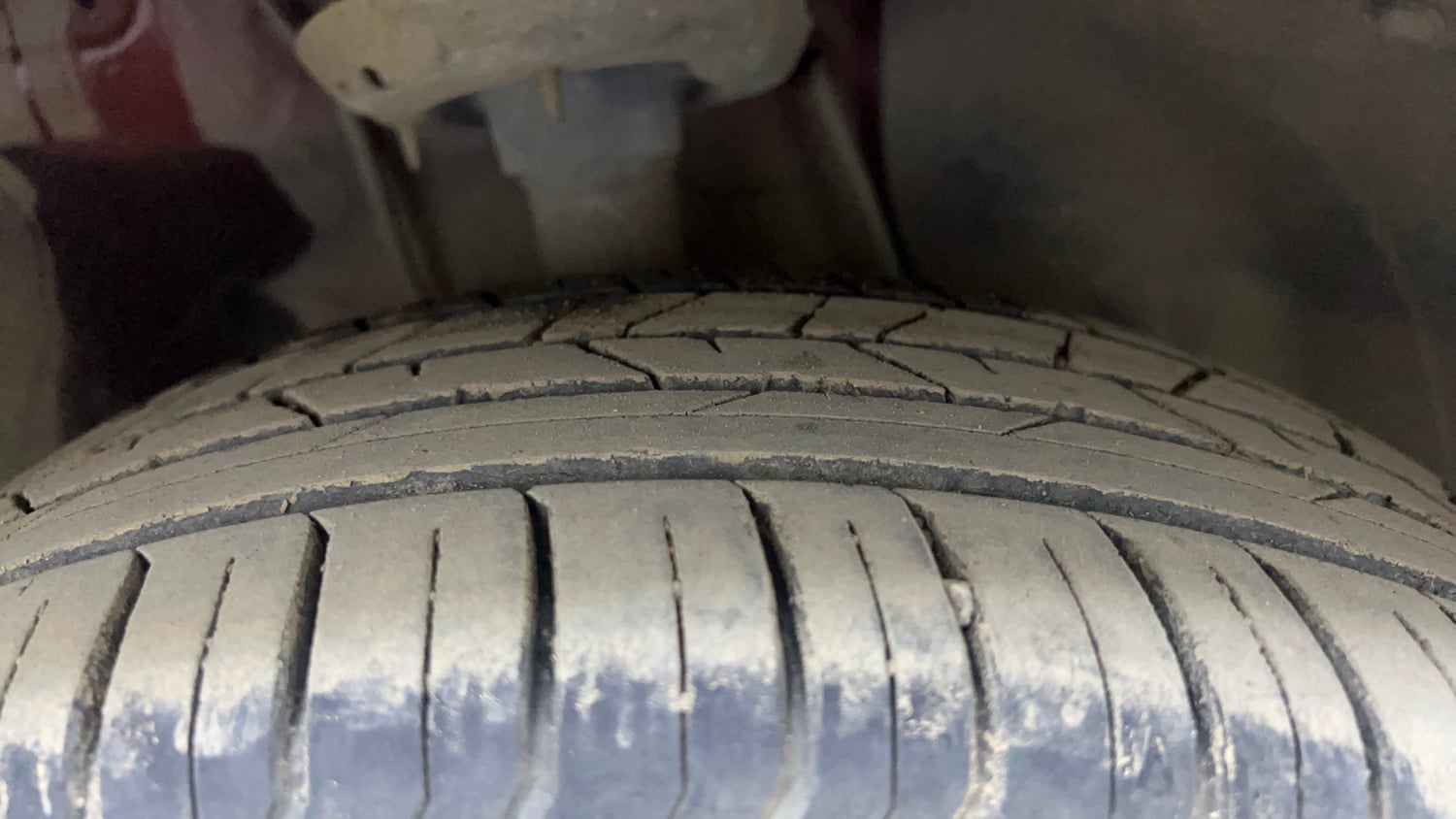 Used 2023 Hyundai New i20 Asta (O) 1.2 IVT Petrol Automatic tyres RIGHT FRONT TYRE TREAD VIEW