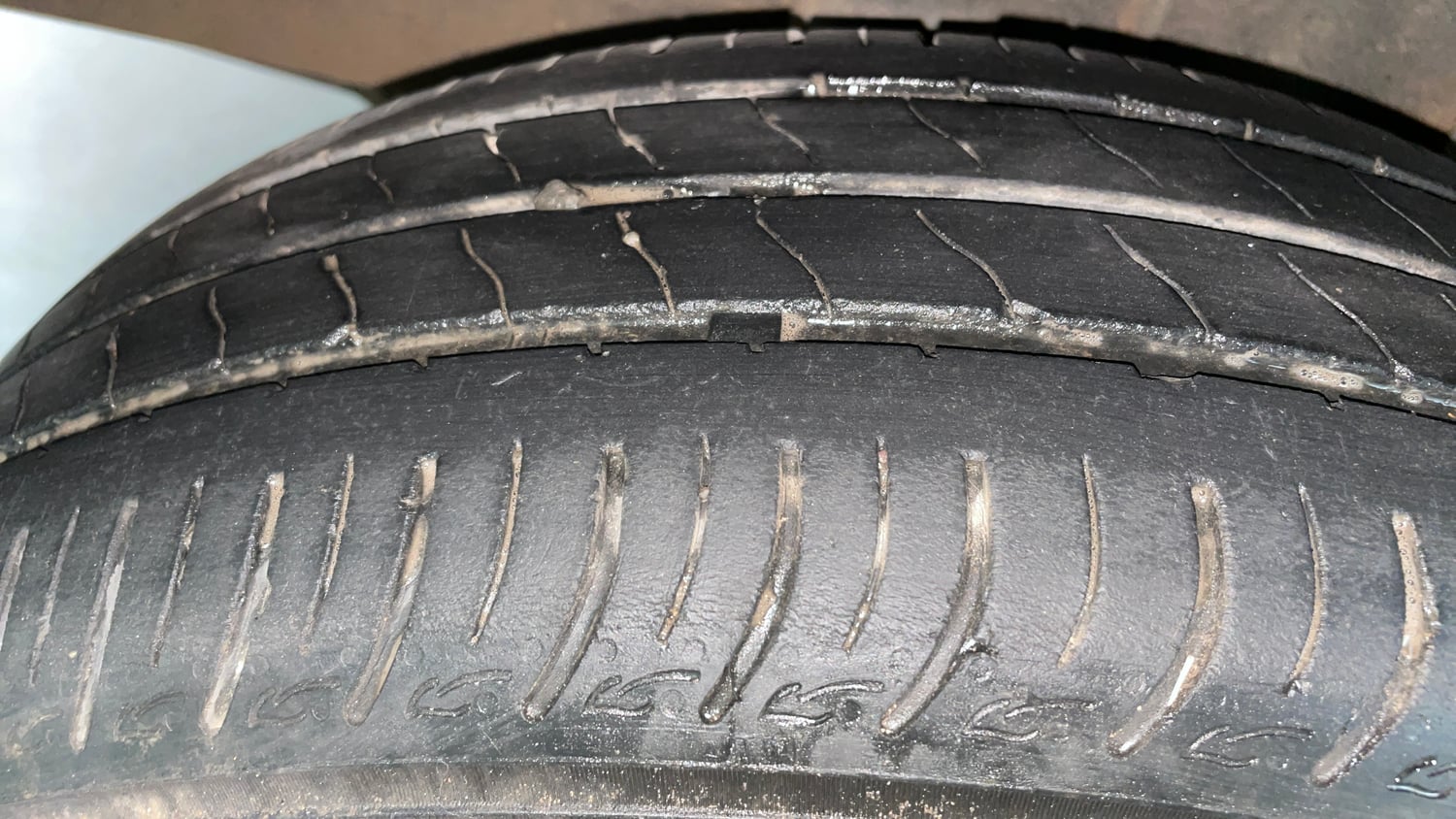 Used 2023 Renault Triber RXZ EASY-R AMT Petrol Automatic tyres RIGHT REAR TYRE TREAD VIEW