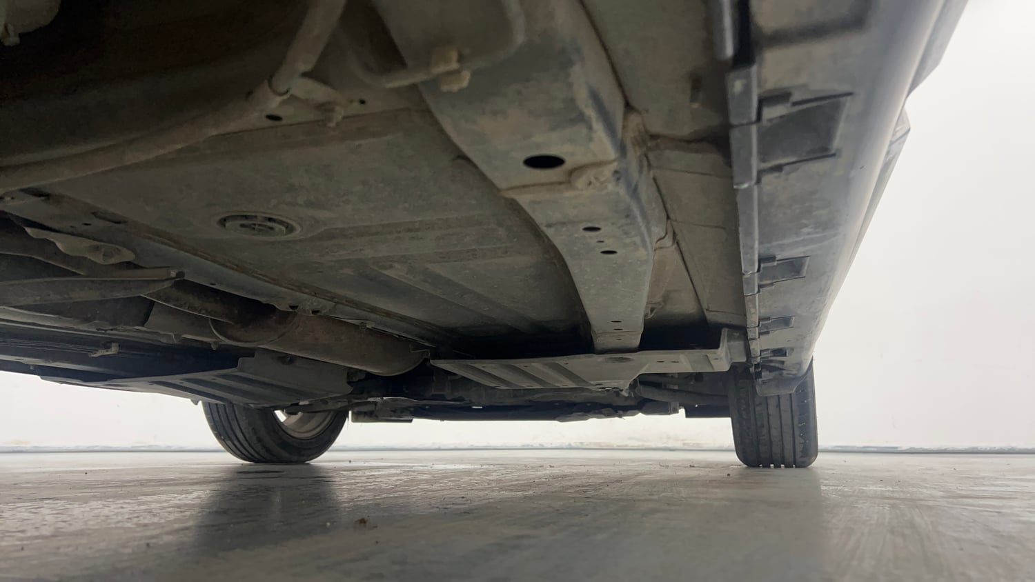 Used 2024 Toyota Glanza V AMT Petrol Automatic extra REAR RIGHT UNDERBODY VIEW