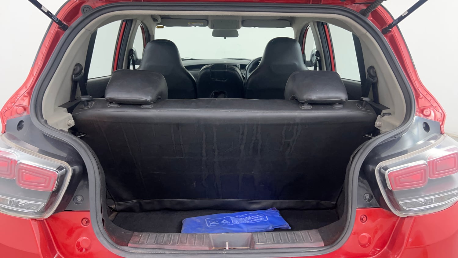 Used 2018 Mahindra KUV100 NXT K8 6 STR Petrol Manual interior DICKY INSIDE VIEW