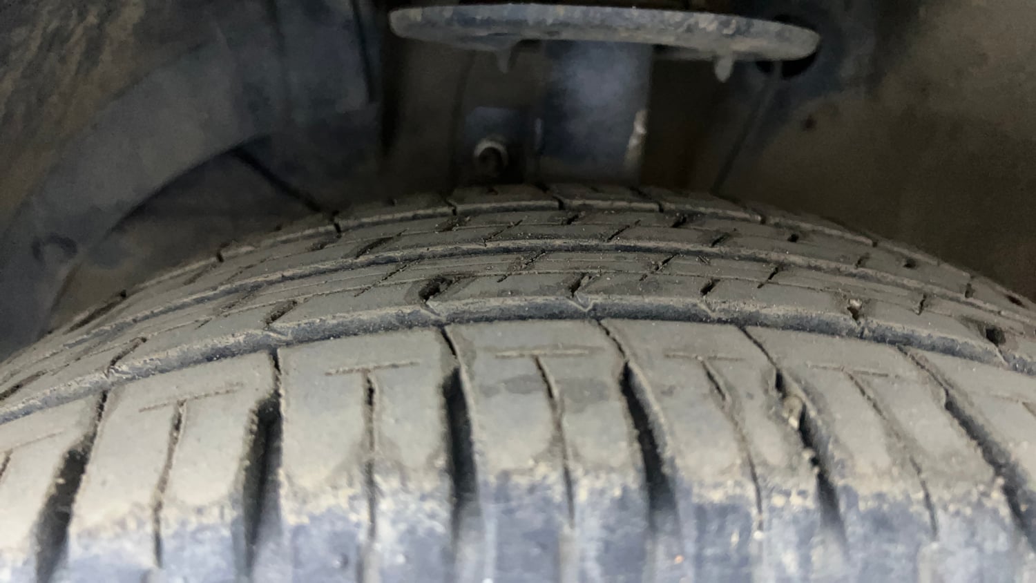 Used 2018 Maruti Suzuki Baleno Alpha 1.2 Petrol Manual tyres LEFT FRONT TYRE TREAD VIEW