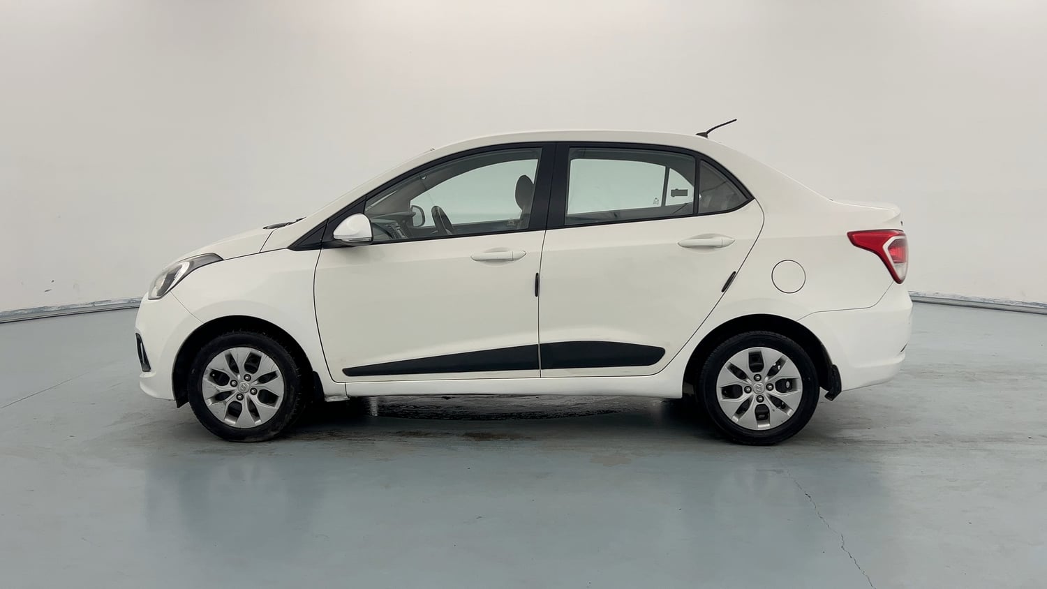 Used 2014 Hyundai Xcent S 1.2 Petrol Manual exterior LEFT SIDE VIEW