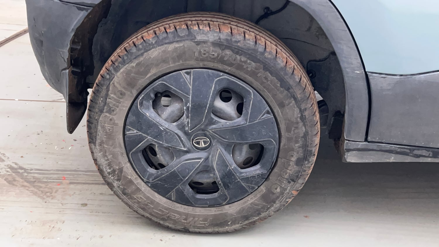 Used 2023 Tata Punch Adventure AMT Petrol Automatic tyres RIGHT REAR TYRE RIM VIEW