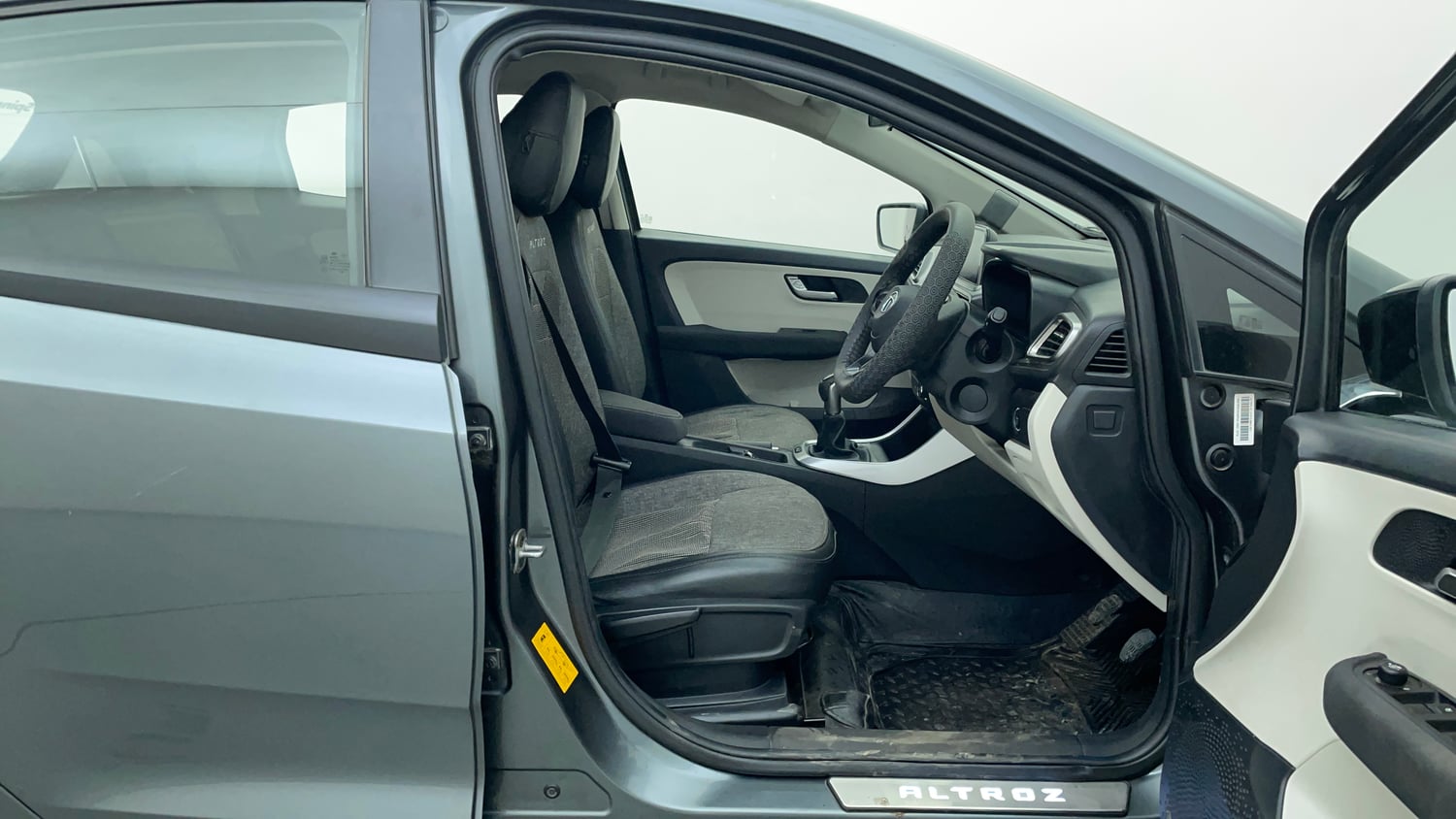 Used 2021 Tata Altroz XZ Diesel Diesel Manual interior RIGHT SIDE FRONT DOOR CABIN VIEW