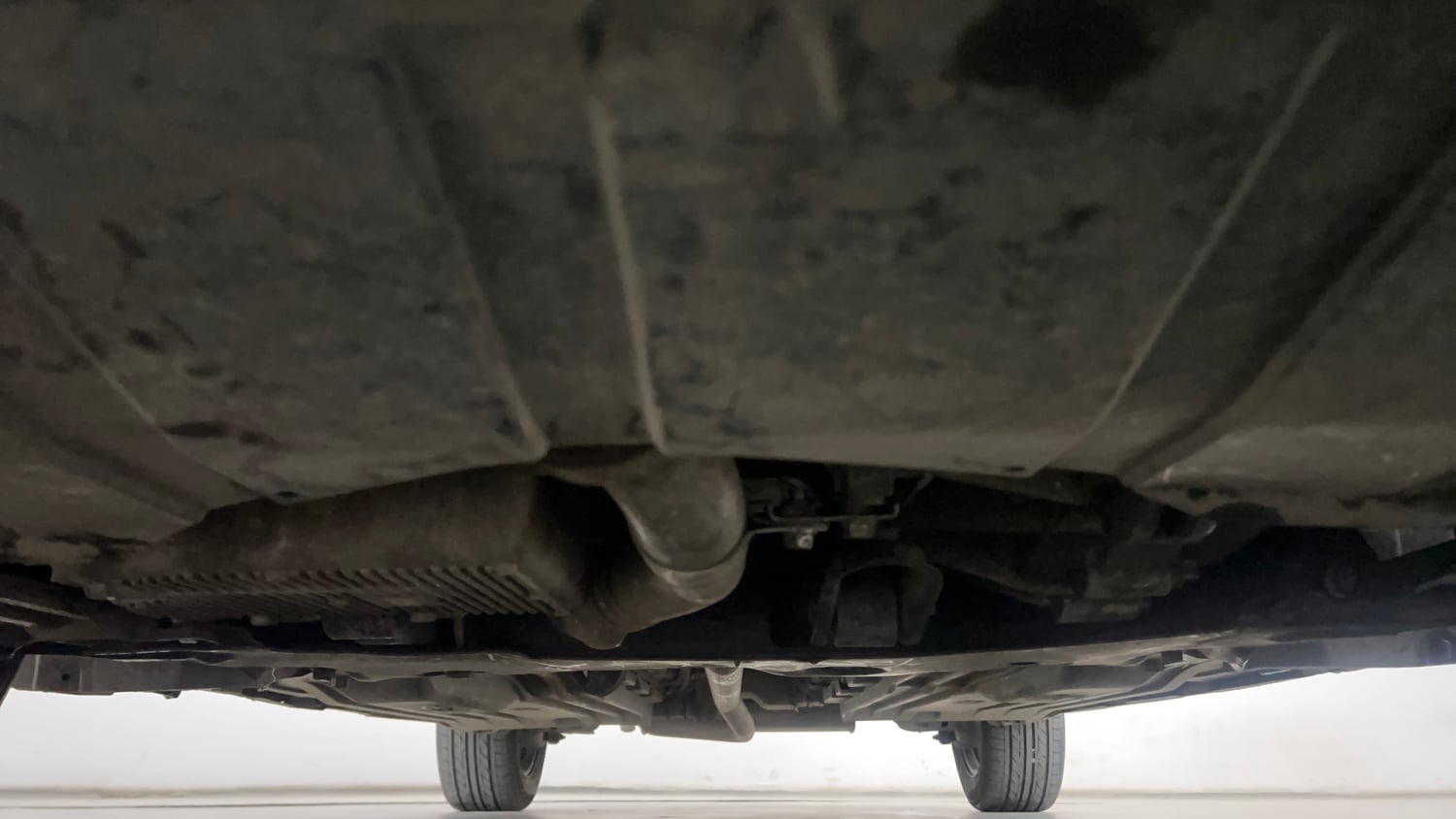 Used 2015 Maruti Suzuki S-Cross Alpha 1.6 Diesel Manual extra FRONT LEFT UNDERBODY VIEW