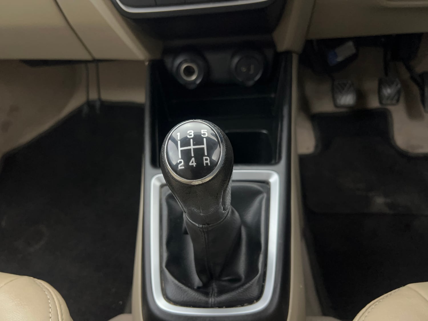 Used 2017 Maruti Suzuki Dzire ZXi Petrol Manual interior GEAR  KNOB VIEW