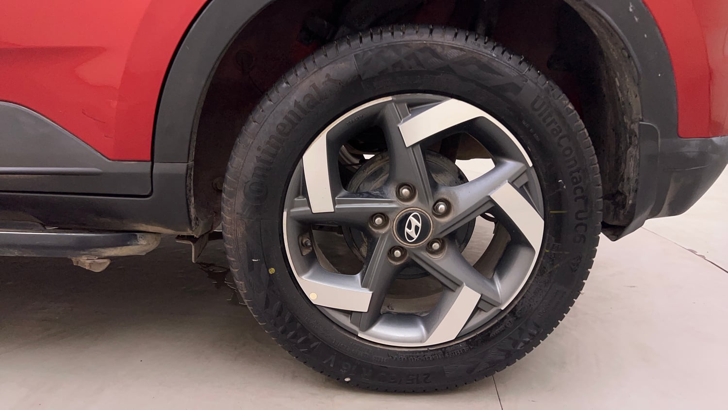 Used 2020 Hyundai Venue SX Plus 1.0 Turbo DCT Petrol Automatic tyres LEFT REAR TYRE RIM VIEW