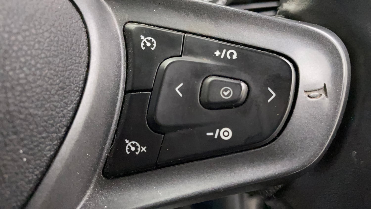Used 2024 Tata Altroz XZ Plus (S) Dark Edition Petrol Manual top_features Cruise control