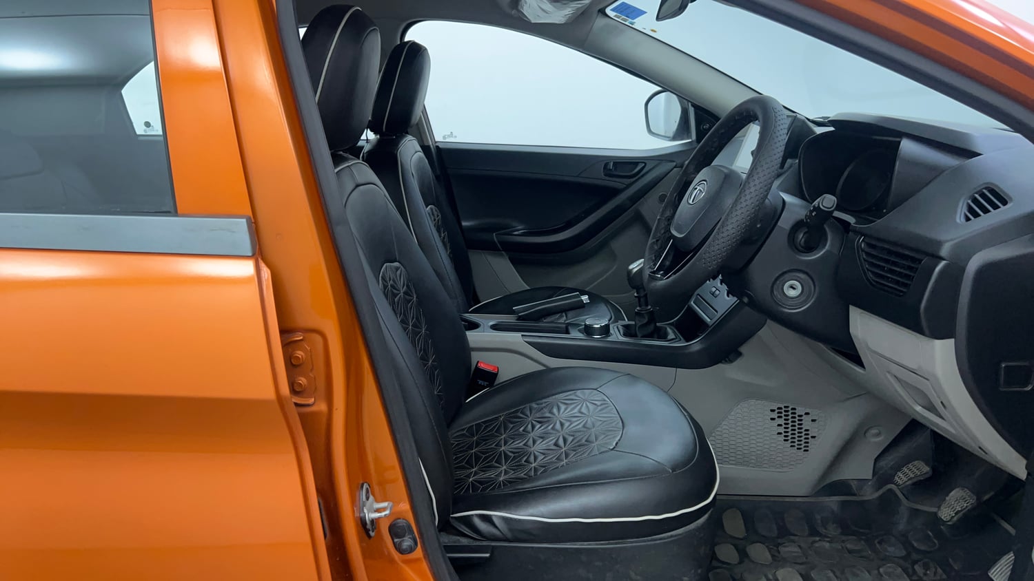 Used 2018 Tata Nexon XE Petrol Manual interior RIGHT SIDE FRONT DOOR CABIN VIEW