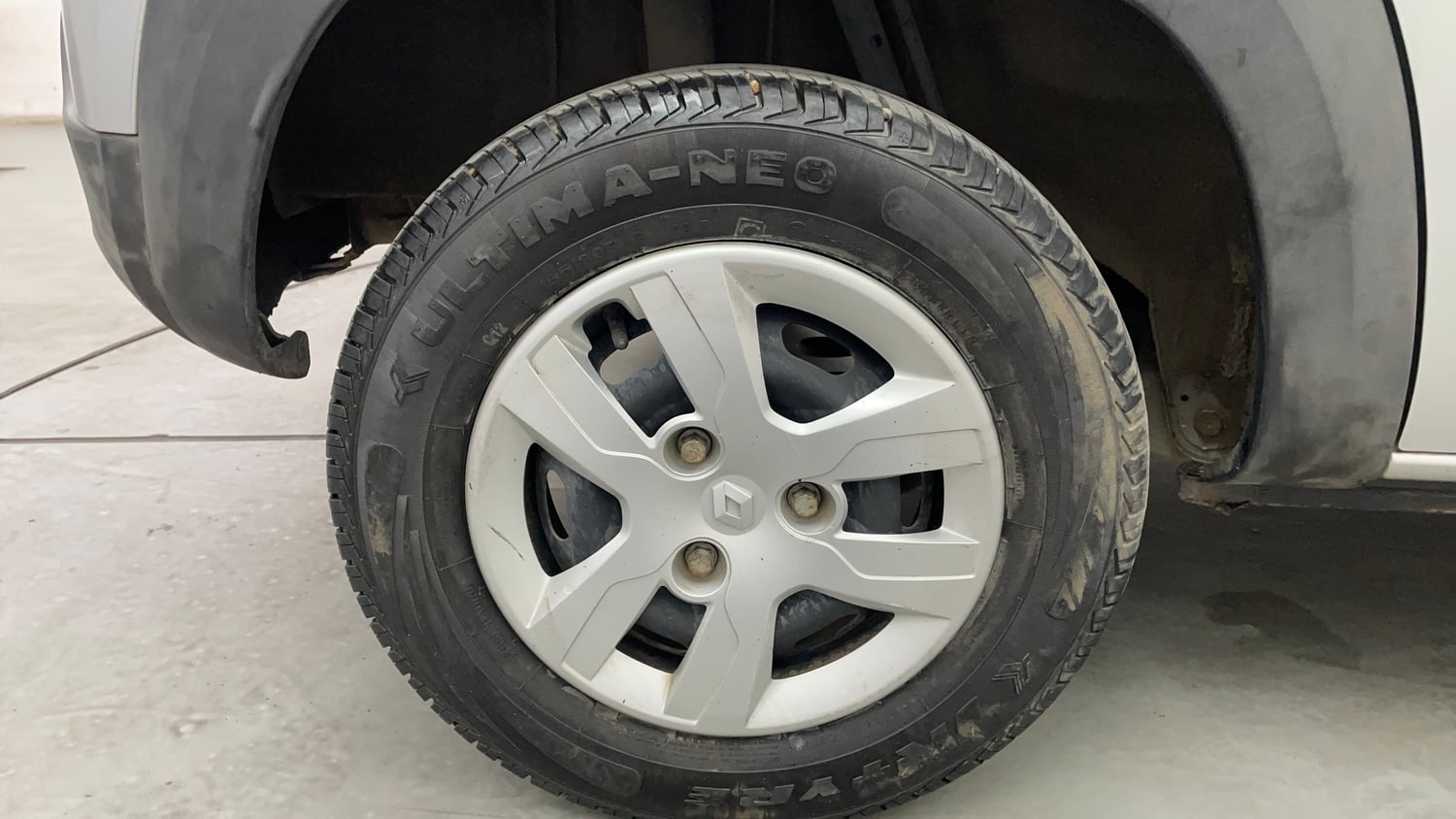 Used 2016 Renault Kwid RXT Petrol Manual tyres RIGHT REAR TYRE RIM VIEW