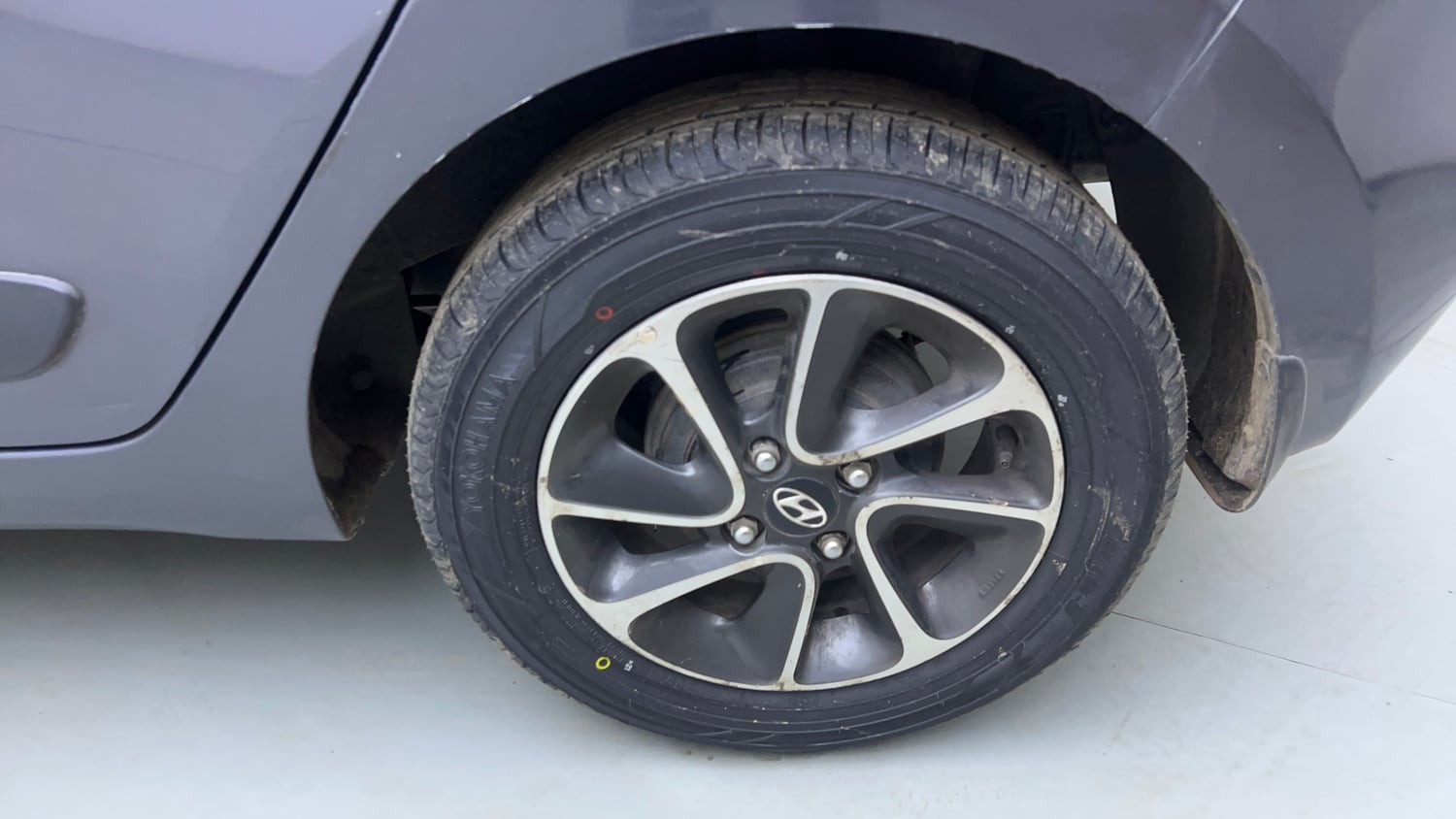 Used 2017 Hyundai Grand i10 Sportz (O) AT 1.2 Kappa VTVT Petrol Automatic tyres LEFT REAR TYRE RIM VIEW