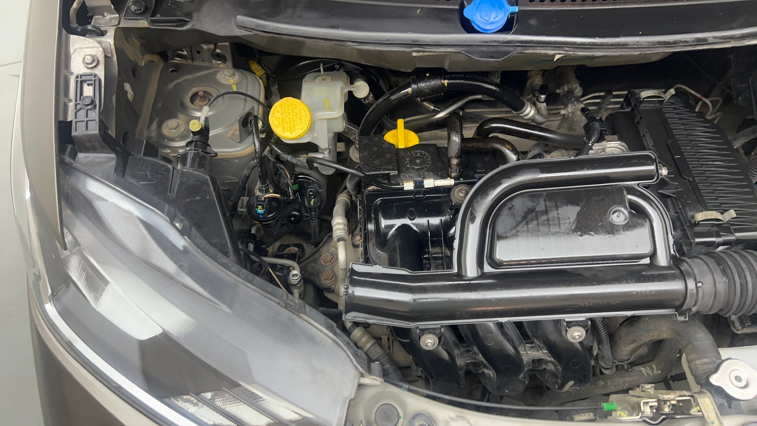 Used 2021 Datsun Redi-GO A Petrol Manual engine ENGINE RIGHT SIDE VIEW