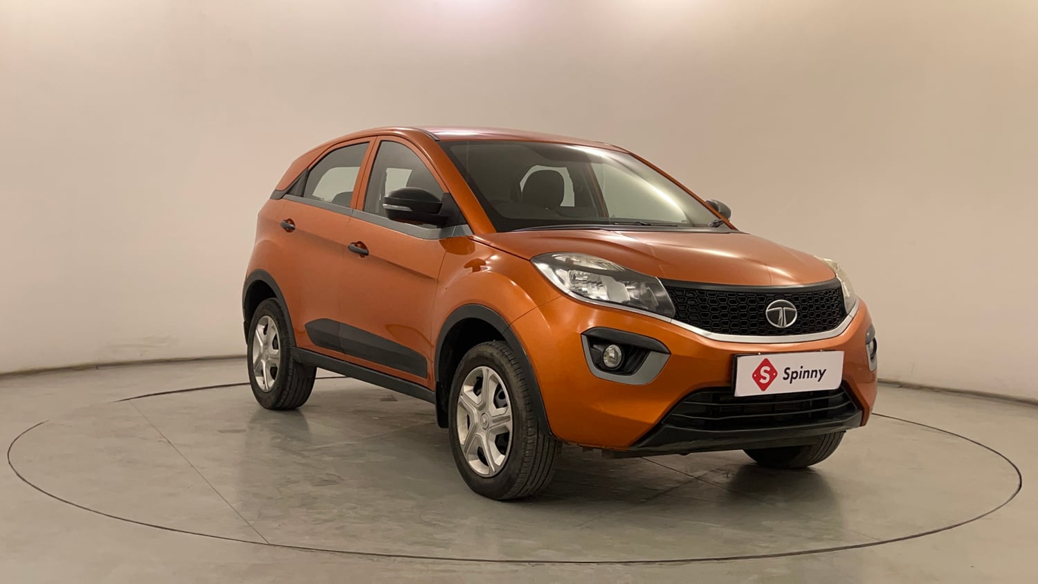 Used 2018 Tata Nexon XE Petrol Manual exterior RIGHT FRONT CORNER VIEW