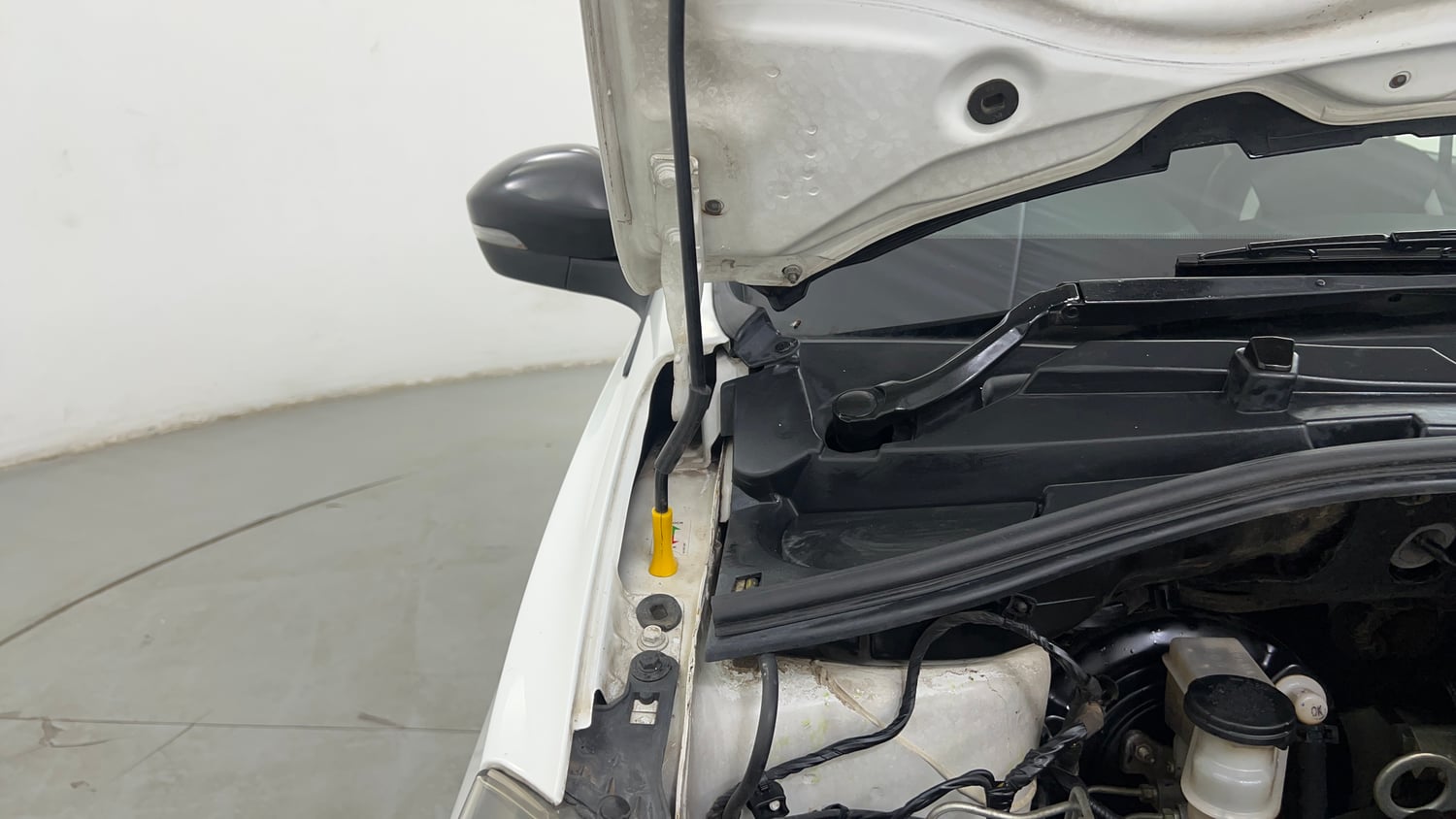 Used 2022 Tata Tigor XZ Plus CNG Cng Manual engine ENGINE RIGHT SIDE HINGE & APRON VIEW