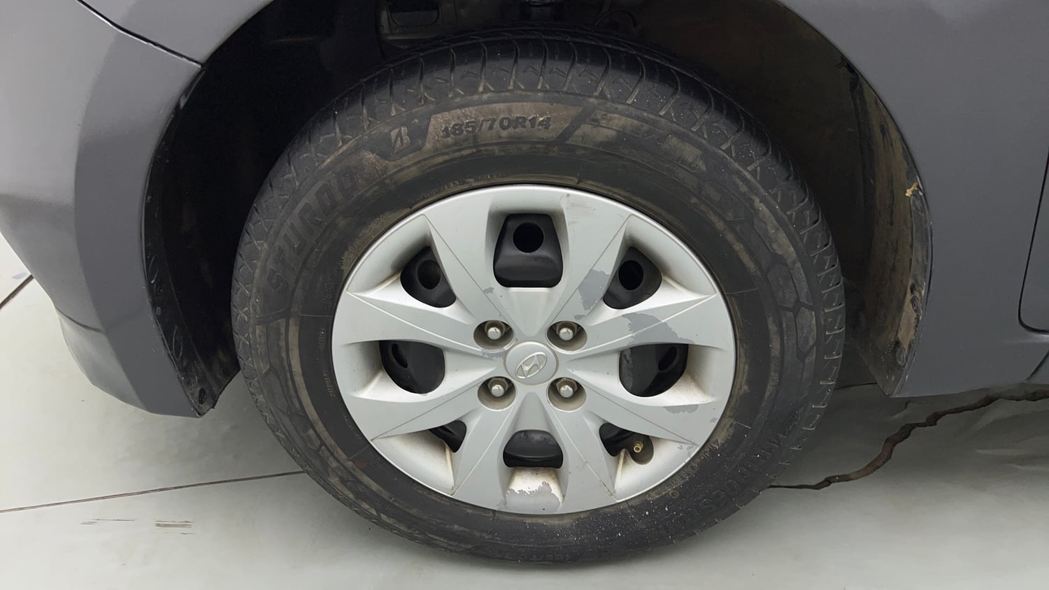 Used 2017 Hyundai Elite i20 Sportz 1.2 Petrol Manual tyres LEFT FRONT TYRE RIM VIEW